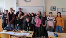 Dem jazyků společné foto [nové okno]